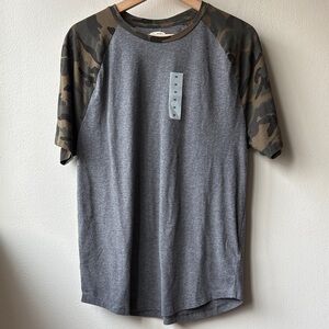 Old Navy Men’s Raglan Tee with Camo Size Medium NWT